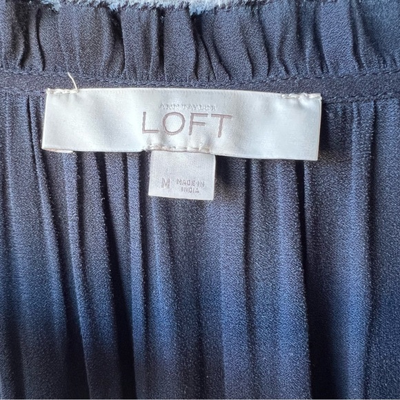 LOFT Navy Sleeveless Tiered Blouse – Size M - Picture 2 of 5
